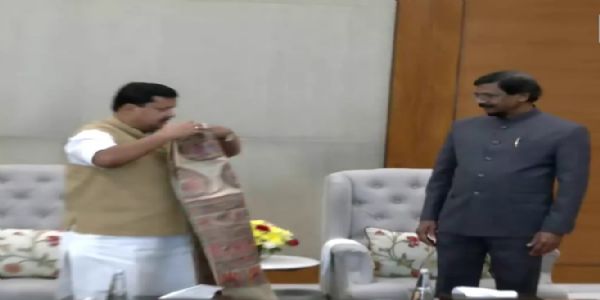 బిజెపి జాతీయ అధ్యక్షుడు నితిన్ నవీన్ ను కలిసిన జెవిపి సభ్యుల బృందం