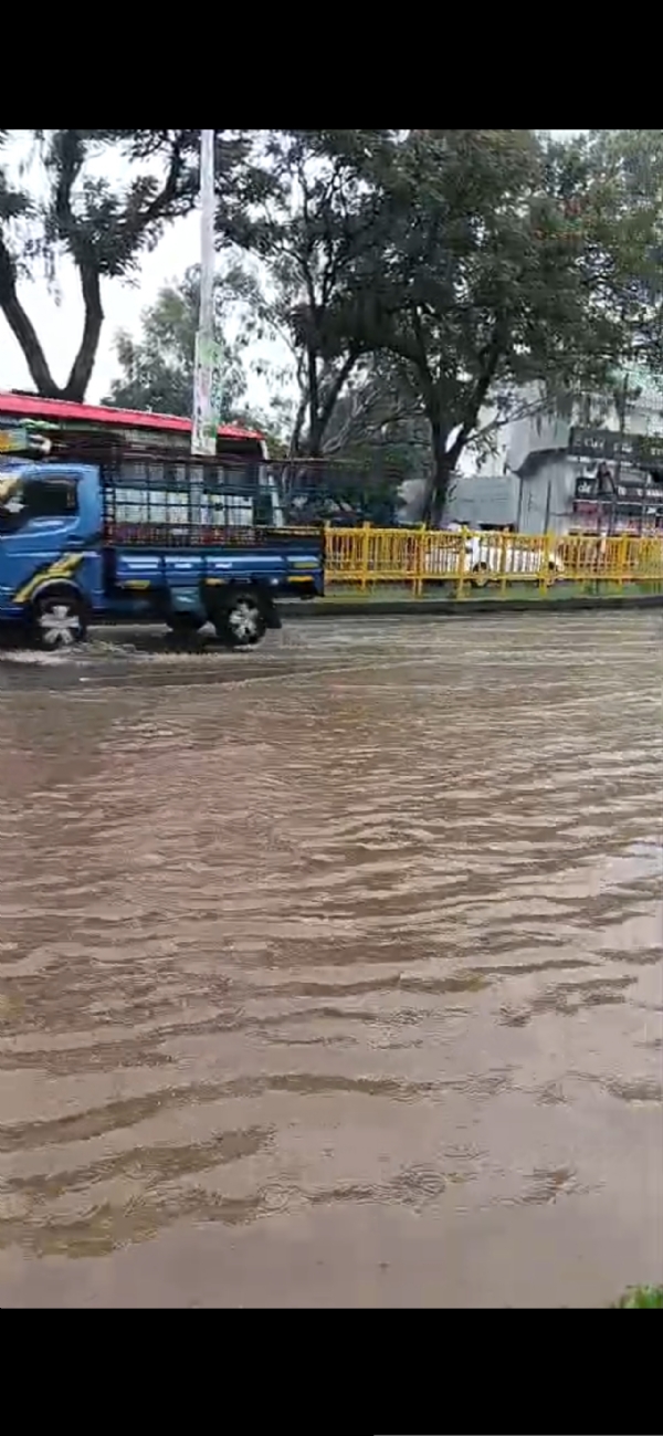 heavy-rain-waterlogging-mandya-highway