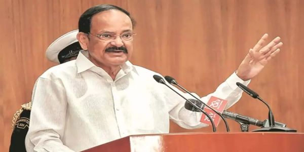 ఈసీపై విమర్శలపై మాజీ ఉపరాష్ట్రపతి వెంకయ్యనాయుడు ఫైర్