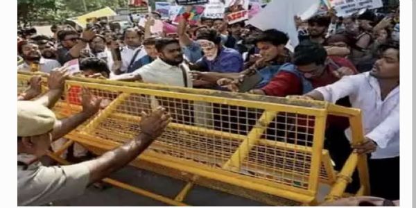 ఢిల్లీలో కొనసాగుతున్న విద్యార్థి సంఘాల ఆందోళన