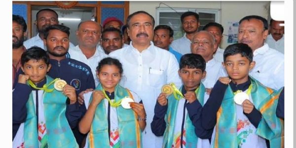 క్రీడలు విద్యార్థుల్లో క్రమశిక్షణ, ఆత్మవిశ్వాసం పెంపొందిస్తాయి.. ఎమ్మెల్యే సంజయ్ కుమార్