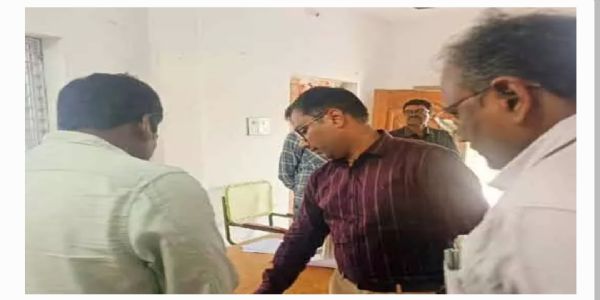 ఎమ్మార్వో ఆఫీసులో ఆకస్మిక తనిఖీ నిర్వహించిన ఖమ్మం జిల్లా కలెక్టర్