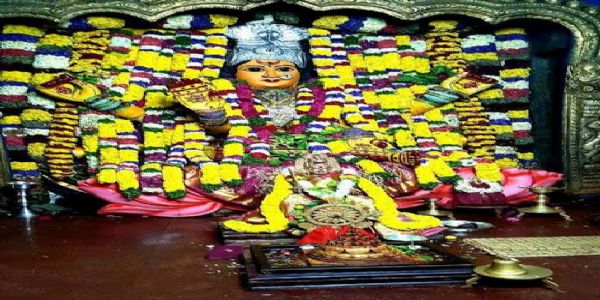 హన్మకొండ భద్రకాళి ఆలయంలో వైభవంగా శరన్నవరాత్రులు: నాల్గవ రోజు మహాలక్ష్మి దేవిగా భక్తులకు అభయమిచ్చిన అమ్మవారు