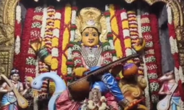 విజయవాడ ఇంద్రకీలాద్రిపై దసరా శరన్నవరాత్రి ఉత్సవాలు వైభవంగా జరుగుతున్నాయి.