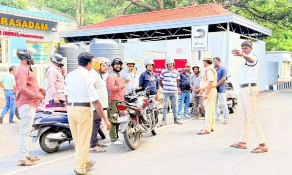 తిరుమల శ్రీవారి భక్తులకు  టీటీడీ హెచ్చరిక.. ఘాట్ రోడ్లలో ఆ వాహనాల పై నిషేధం