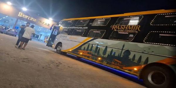 హర్యానాలో కాశ్మీర్ బస్సుపై దుండగుల దాడి.. ఇద్దరికి గాయాలు