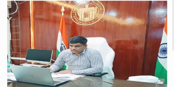 అభివృద్ధి పనుల ప్రక్రియను వేగవంతం చేయాలి.. కరీంనగర్ కమిషనర్
