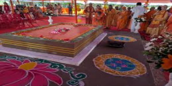 భువనేశ్వర్లో ఘనంగా స్వామి స్వరూపానంద షోడశి పూజ: నివాళులు అర్పించిన యోగ గురువు నిరంజనానంద సరస్వతి