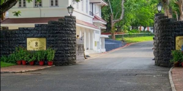 కేరళ లోక్భవన్లో నాన్ వెజ్ వంటకాల వివాదం.. కాంగ్రెస్ ఆరోపణలు