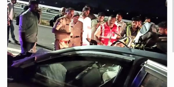 హుజురాబాద్ సమీపంలో రోడ్డు ప్రమాదం.. ఇద్దరు మృతి