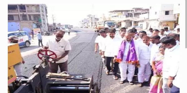 వేములవాడలో రహదారి విస్తరణ పనులను పరిశీలించిన ప్రభుత్వ విప్