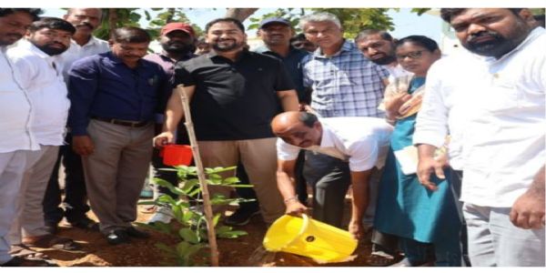 ప్రభుత్వ సంక్షేమ పథకాల అమలు, ప్రజలకు అందుతున్న సేవలపై కలెక్టర్ ప్రత్యేక దృష్టి