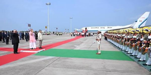 గన్నవరం విమానాశ్రయానికి చేరుకున్న ఉపరాష్ట్రపతి సీపీ రాధాకృష్ణన్