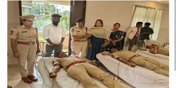 రక్తదానం ప్రాణదానంతో సమానం.. ఏసీపీ మాధవి