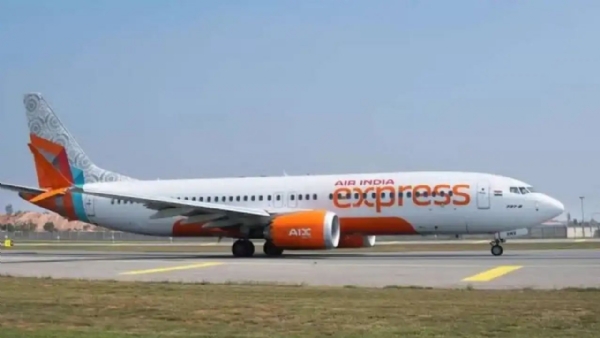 air-india-express-flight-bird-strike-bengaluru-airport-148-passengers-safe air-india-express-flight-bird-strike-bengaluru-airport-148-passengers-safe