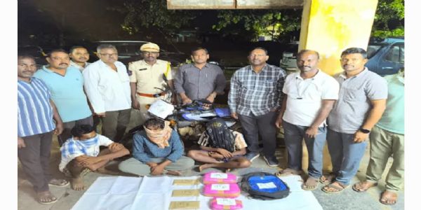 గంజాయిని అక్రమంగా తరలిస్తున్న ముఠాను పట్టుకున్న పోలీసులు