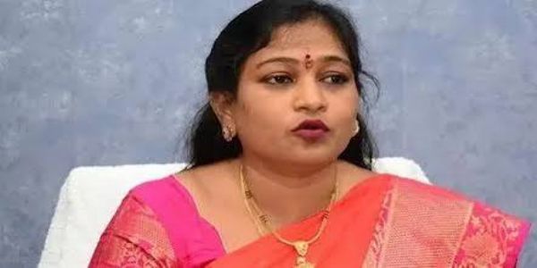 ఉప్పాడలో కోతకు గురైన తీర ప్రాంతాలను పరిశీలించిన మంత్రి అనిత, ఎంపీ ఉదయ్ శ్రీనివాస్