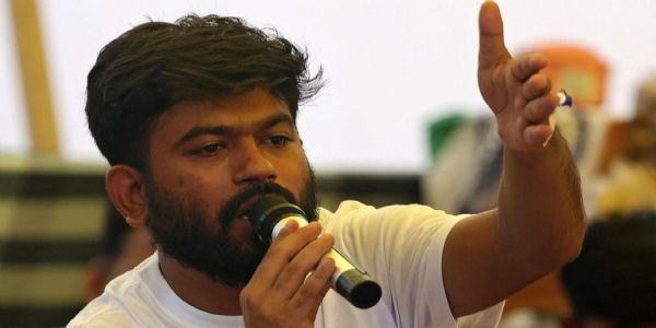 శివాజీ పార్క్లో నిరసన తెలిపిన అభిజిత్ దీప్కే సహా 500 మందిపై కేసు నమోదు!