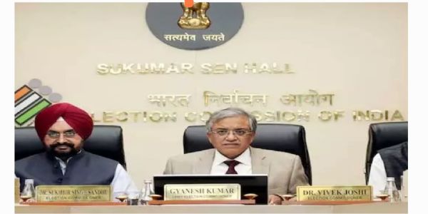 సీఈసీ జ్ఞానేశ్ కుమార్ వివాదం: కేంద్రంతో పాటు ఈసీకి సుప్రీంకోర్టు నోటీసులు