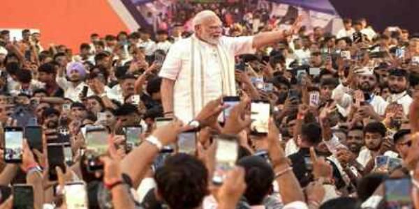 సేవా సంకల్ప్ కార్యక్రమం: వారణాసి, వద్నగర్ వేదికలపై ప్రసంగించిన సీనియర్ నాయకులు - వీడియో కాన్ఫరెన్స్ ద్వారా మాట్లాడిన ప్రధాని మోదీ