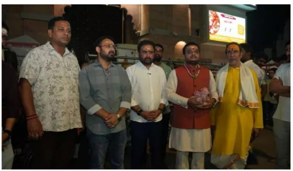 tnsf-and-telugu-yuvatha-seva-sankalpa-yatra-reaches-kashi-