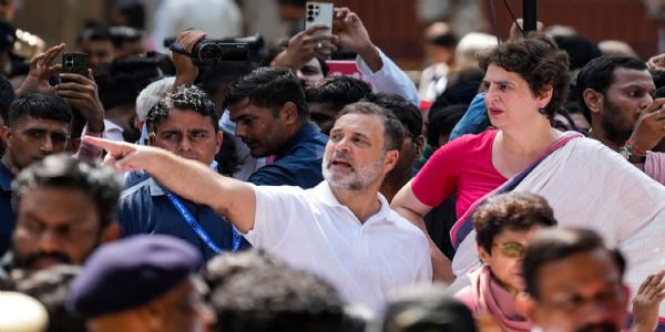 ఆకాశవాణి భవన్లోకి అనధికారికంగా ప్రవేశించినందుకు రాహుల్, ప్రియాంక గాంధీలపై కేసు నమోదు