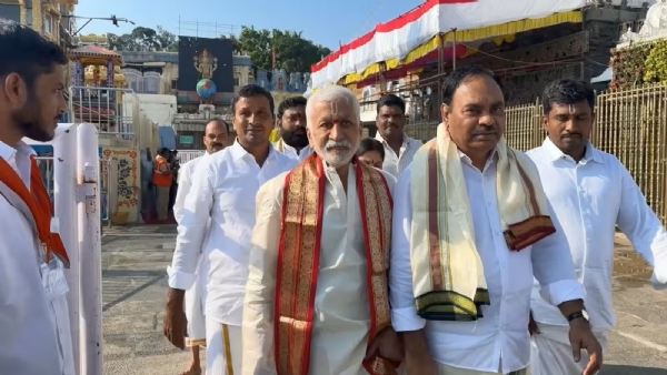 తిరుమల శ్రీవారి సన్నిధిలో విజయసాయిరెడ్డి
