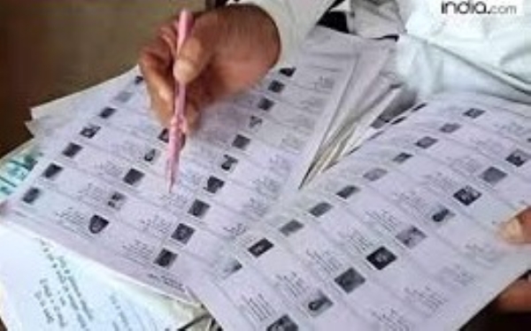 ગુજરાતમાં SIR ડ્રાફ્ટ મતદાર યાદીમાં 4.34 કરોડ મતદારો નોંધાયા,73.73 લાખ મતદારોના નામ કપાયા ગુજરાતમાં SIR ડ્રાફ્ટ મતદાર યાદીમાં 4.34 કરોડ મતદારો નોંધાયા,73.73 લાખ મતદારોના નામ કપાયા