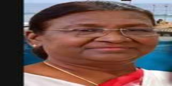 తీర ప్రాంత ప్రయోజనాలు కాపాడటంలో నేవీది కీలకపాత్ర: రాష్ట్రపతి