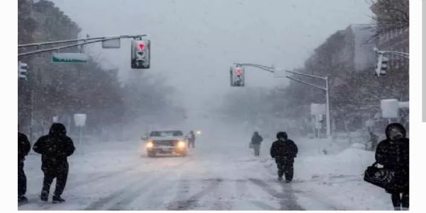 బాంబ్ సైక్లోన్’ దెబ్బకు అమెరికా విలవిల.. వేల విమానాల రద్దు.. స్తంభించిన జనజీవనం*