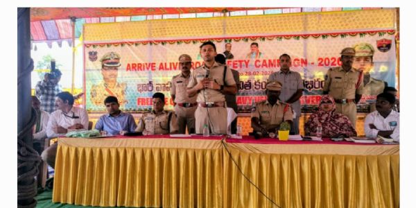 రోడ్డు భద్రత ప్రతి ఒక్కరి బాధ్యత : ఎస్పీ శరత్ చంద్ర పవార్