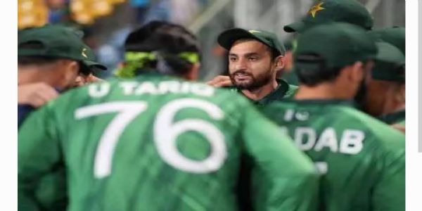 పాకిస్తాన్ కు మరిన్ని కష్టాలు...సెమీస్ ఫైనల్ చేరాలంటే ఎలా ?