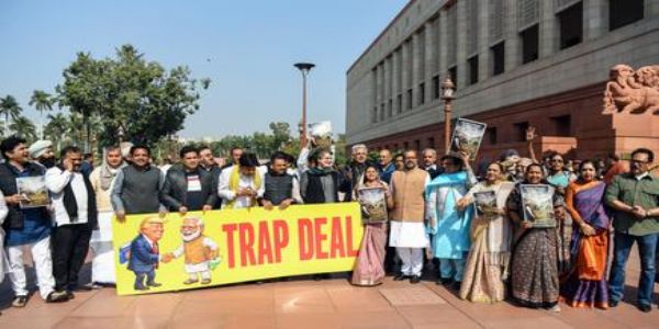 విపక్షాల నిరసనలతో సభ సోమవారానికి వాయిదా