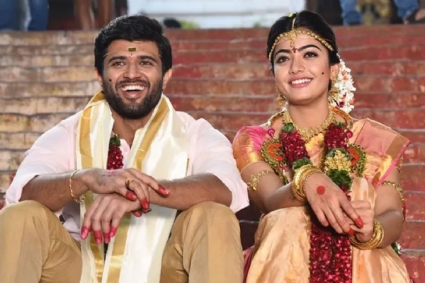 /vijay-deverakonda-rashmika-visit-nagar-kurnool-for-satya