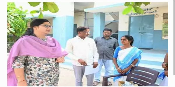 పదవ తరగతి పరీక్ష కేంద్రాన్ని ఆకస్మిక తనిఖీ చేసిన నిర్మల్ కలెక్టర్