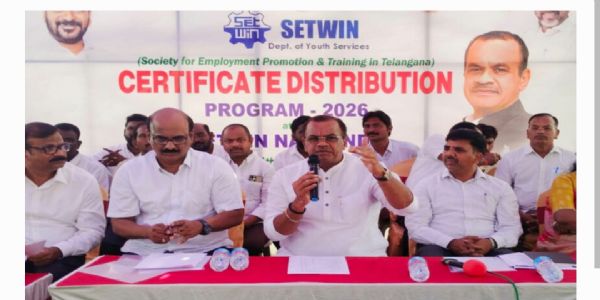 మహిళల ఆర్థిక అభివృద్ధికి కాంగ్రెస్ ప్రభుత్వం కృషి.. మంత్రి కోమటిరెడ్డి