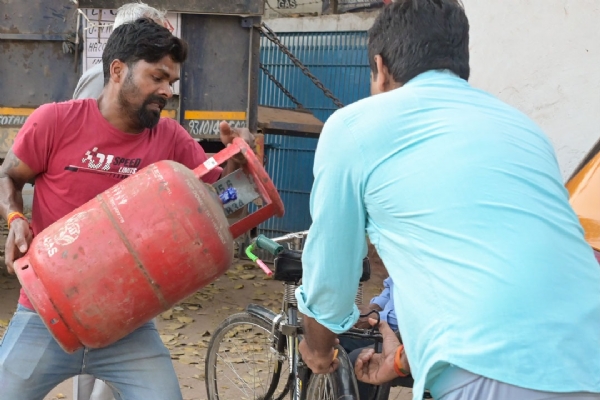 lpg-connection-surrender-mandatory-for-homes-with-piped-gas lpg-connection-surrender-mandatory-for-homes-with-piped-gas