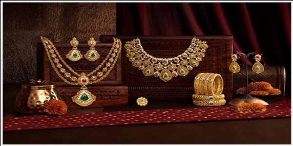 తగ్గుతున్న బంగారం ధరలు..! హైదరాబాద్, విజయవాడలో తులం ఎంతుందో తెలుసా..?