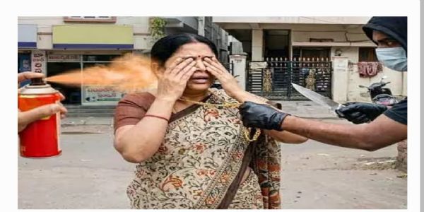 నగరంలో చైన్ స్నాచర్ బీభత్సం.. కత్తితో బెదిరించి, పెప్పర్ స్ప్రే కొట్టి గొలుసుతో పరార్