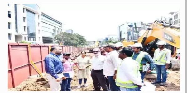 కేబీఆర్ పార్క్ ఫ్లైఓవర్ పనుల పై క్షేత్రస్థాయిలో కమిషనర్ సమీక్ష