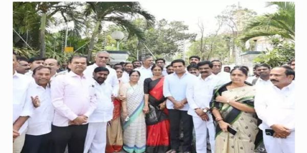 గవర్నర్ను కలిసిన బీఆర్ఎస్ బృందం.. మంత్రి పొంగులేటిపై ఫిర్యాదు