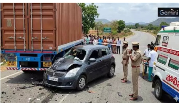 a-serious-road-accident-in-chittoor-five-people-including-three-wo