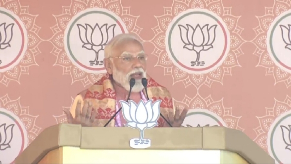 PM Narendra Modi Addressing a huge rally in Biswanath.