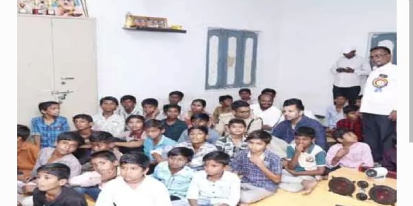 విద్యార్థులు చదువుపై దృష్టి సారించాలి విద్యార్థులు చదువుపై దృష్టి సారించాలి : నారాయణపేట జిల్లా కలెక్టర్ ప్రతీక్ జైన్