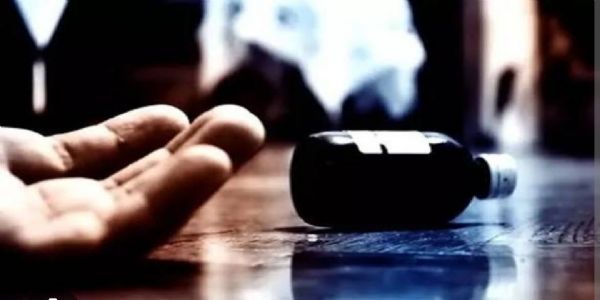 సూర్యాపేట జిల్లాలో కలకలం: కలెక్టర్, ఎస్పీ ముందే మహిళ ఆత్మహత్యాయత్నం