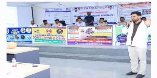 గోల్డెన్ అవర్లో ప్రాణాలను కాపాడవచ్చు: జనగామ జిల్లా కలెక్టర్