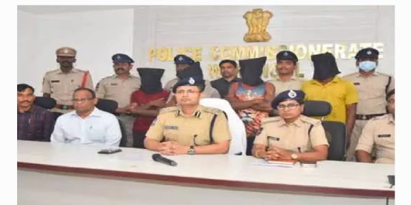 హాష్ ఆయిల్ స్మగ్లింగ్కు పాల్పడుతున్న అంతర్రాష్ట్ర ముఠా అరెస్ట్