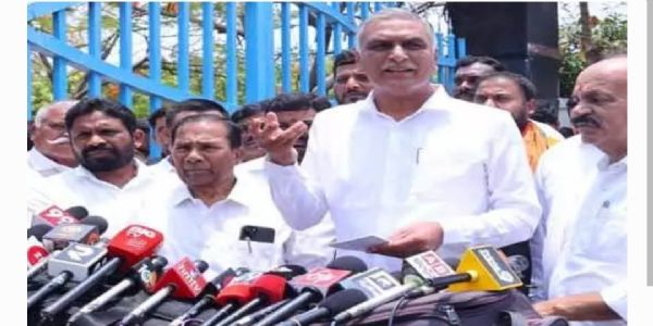 బీఆర్ఎస్ నేతల ఫోన్లను కాంగ్రెస్ ప్రభుత్వం ట్యాపింగ్ చేస్తోంది.. మాజీ మంత్రి హరీశ్ రావు