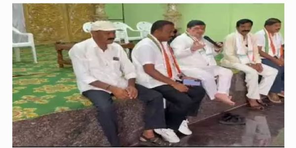 ఇందిరమ్మ ఇళ్ల పెండింగ్ పనులు త్వరగా పూర్తి కావాలి: మంత్రి పొన్నం ప్రభాకర్