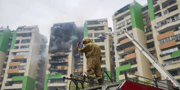 ఘజియాబాద్లో భారీ అగ్నిప్రమాదం.. హౌసింగ్ సొసైటీ ఫ్లాట్లో చెలరేగిన మంటలు